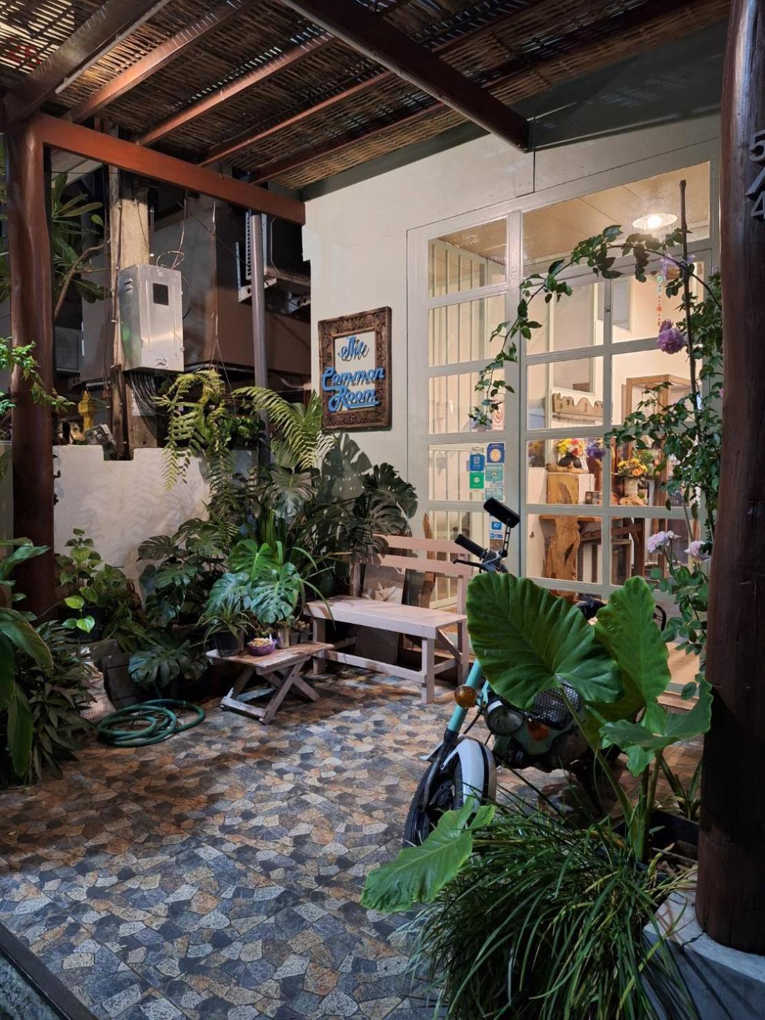The Commonroom Cnx Chiang Mai Bagian luar foto