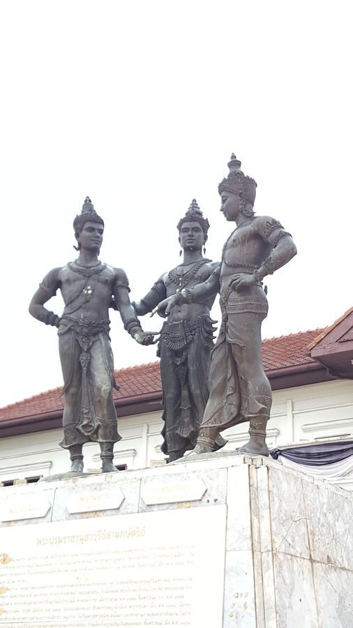 The Commonroom Cnx Chiang Mai Bagian luar foto